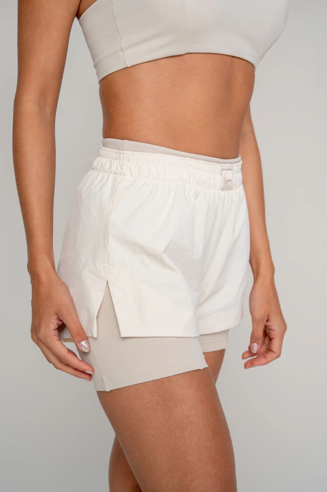 Eleganz Runner Shorts - Off White